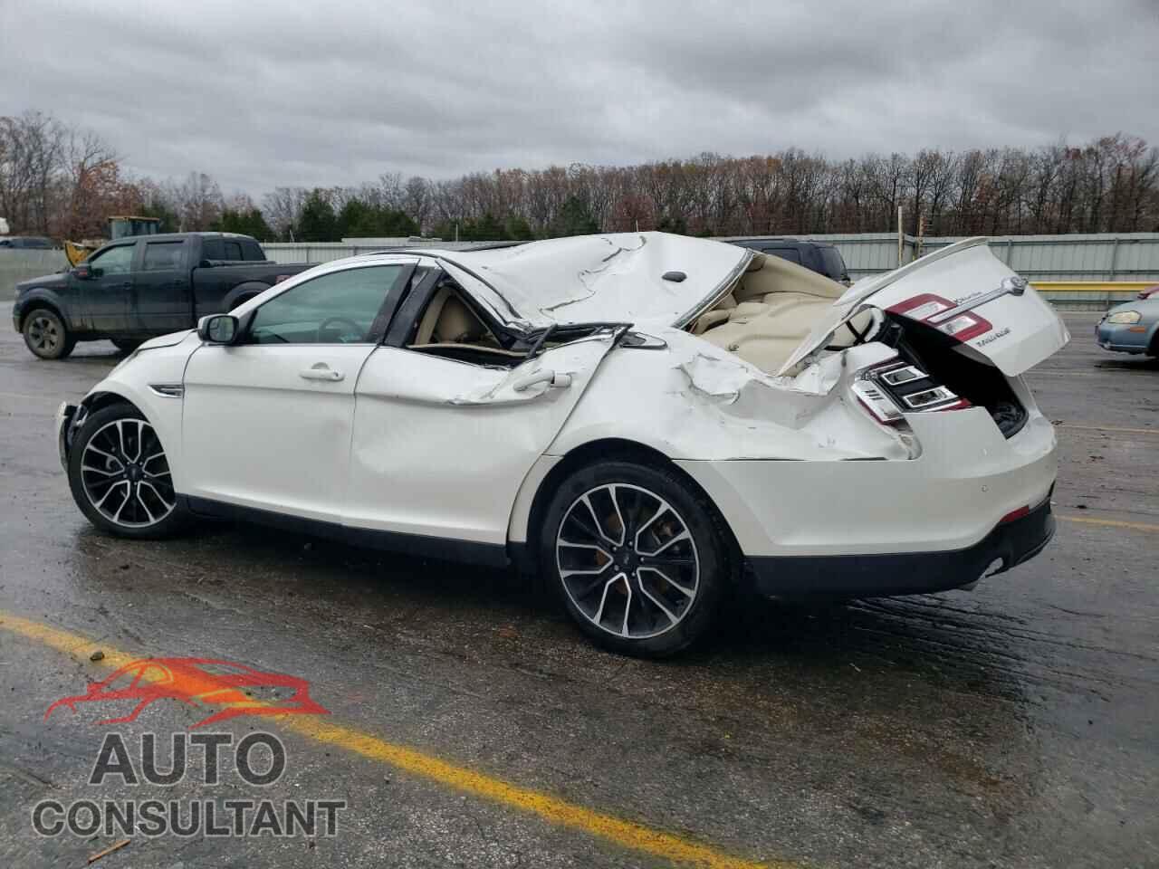 FORD TAURUS 2017 - 1FAHP2E84HG127433