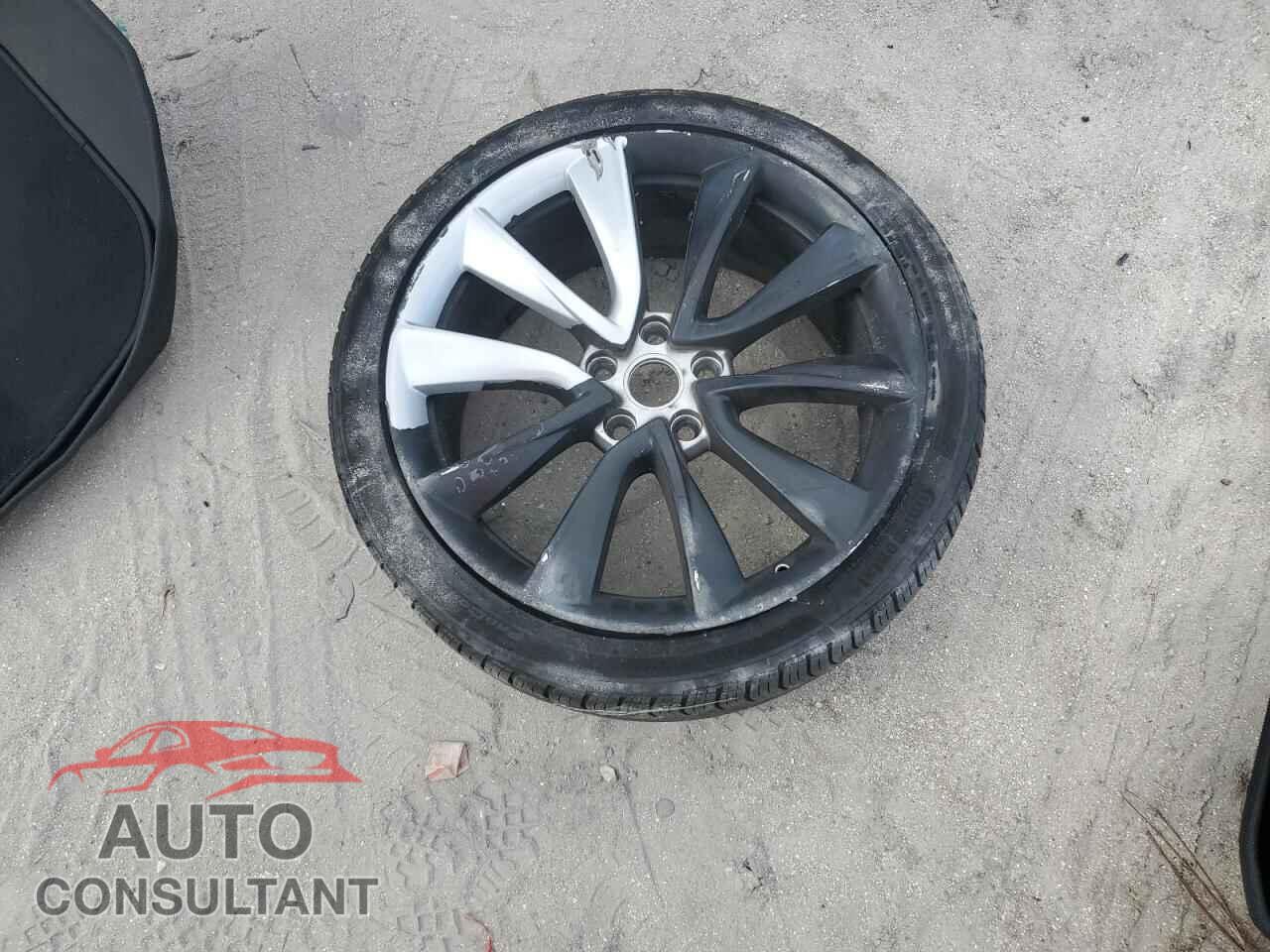 TESLA MODEL 3 2018 - 5YJ3E1EB5JF184823