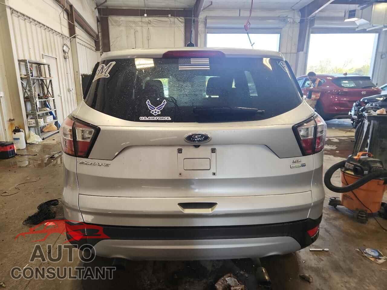 FORD ESCAPE 2017 - 1FMCU9GD6HUC75077