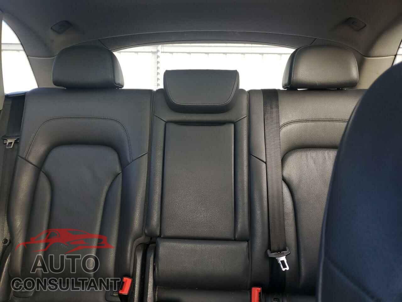 AUDI Q5 2012 - WA1LFAFP3CA120471