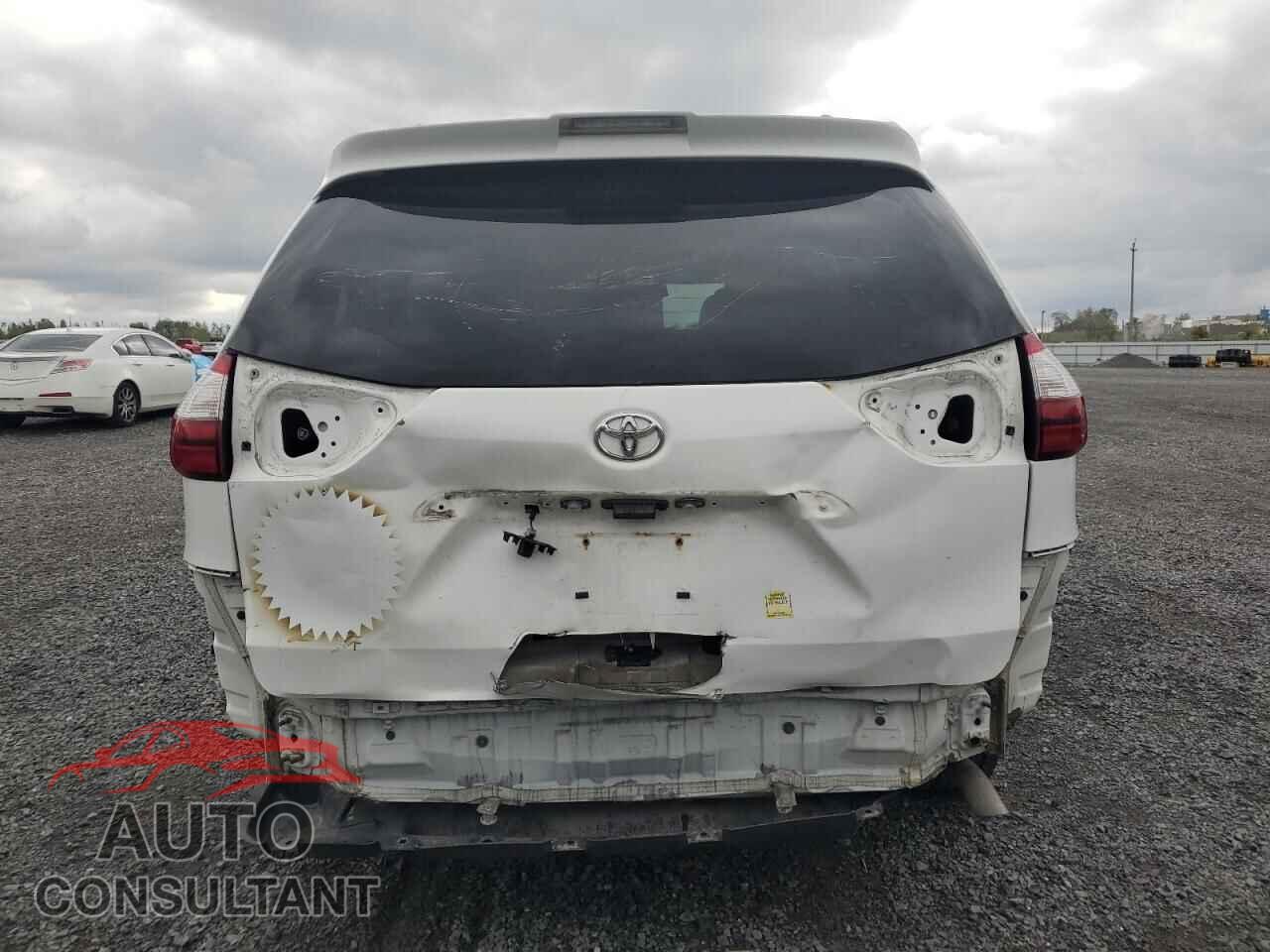 TOYOTA SIENNA 2018 - 5TDZZ3DC2JS908483