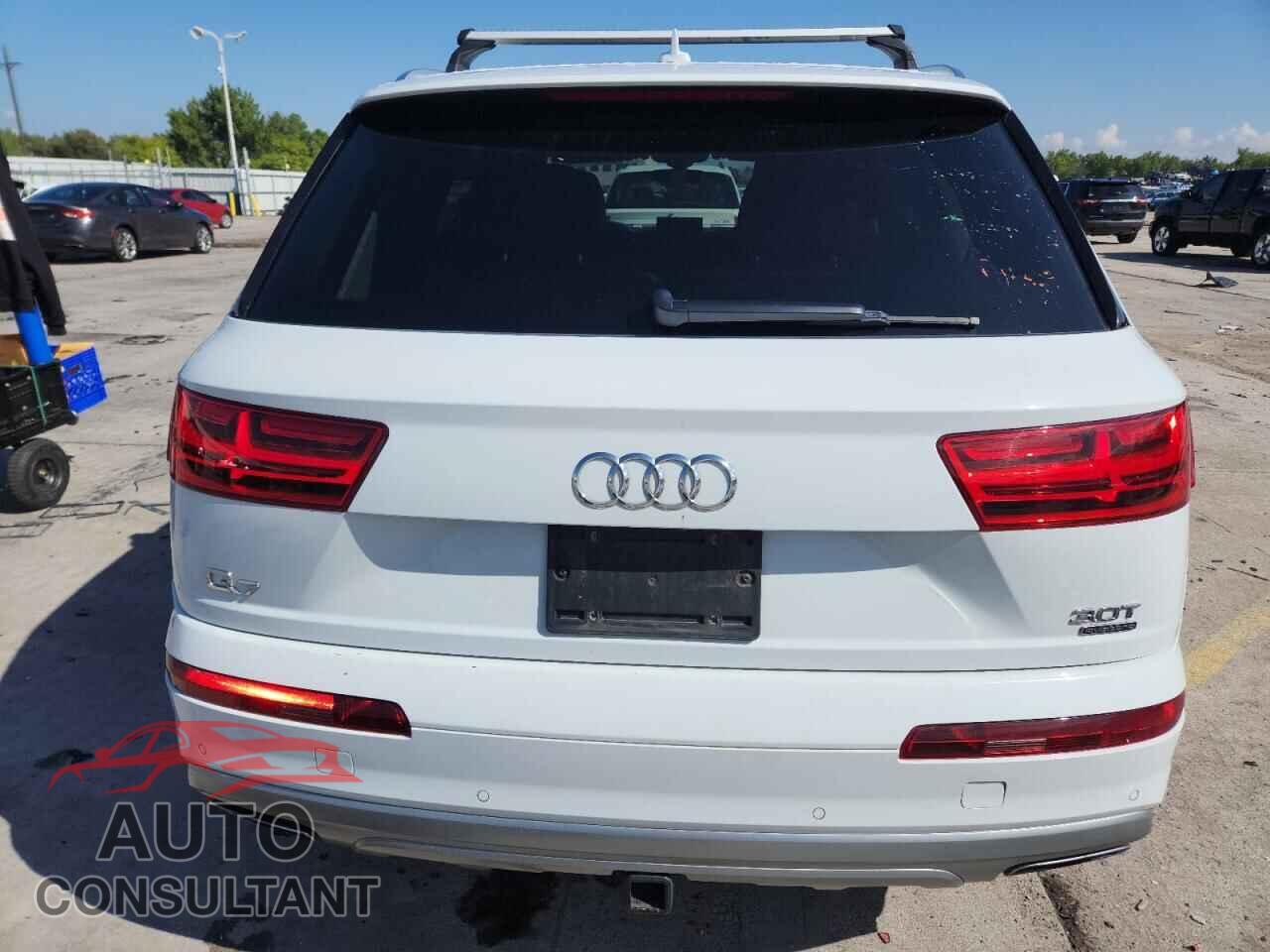 AUDI Q7 2018 - WA1VAAF78JD018800