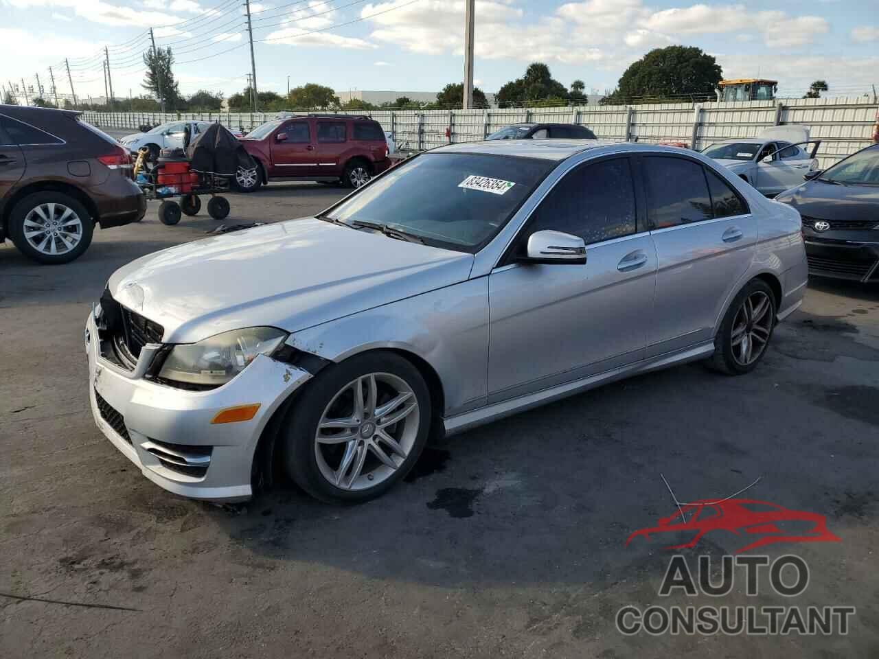 MERCEDES-BENZ C-CLASS 2013 - WDDGF4HB8DR286052