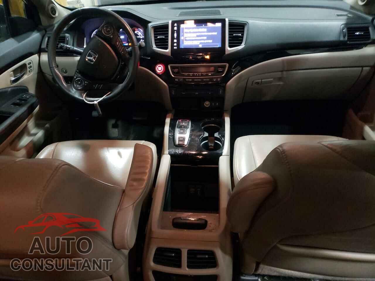 HONDA PILOT 2017 - 5FNYF5H93HB018538