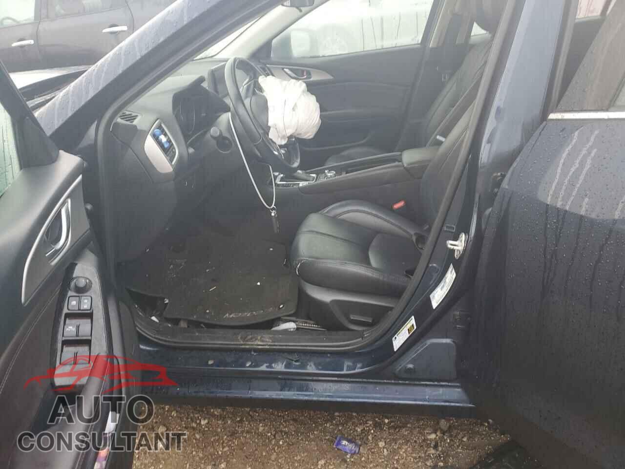 MAZDA 3 2018 - 3MZBN1L37JM186136