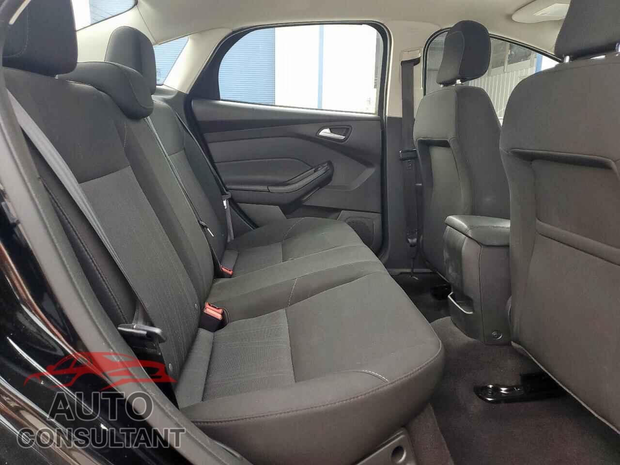 FORD FOCUS 2018 - 1FADP3FE2JL292645