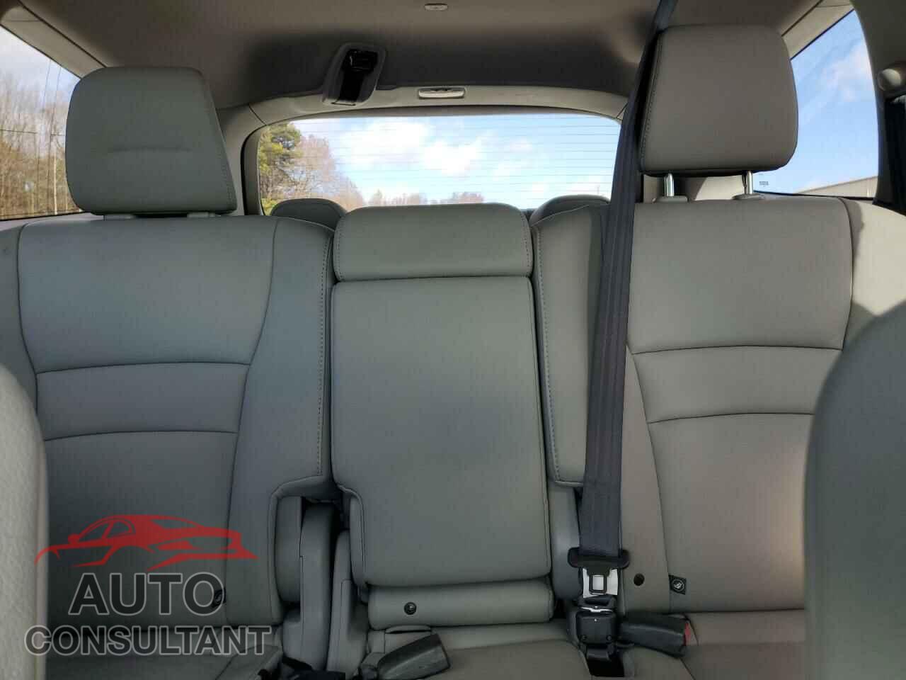 HONDA PILOT 2017 - 5FNYF6H88HB026115