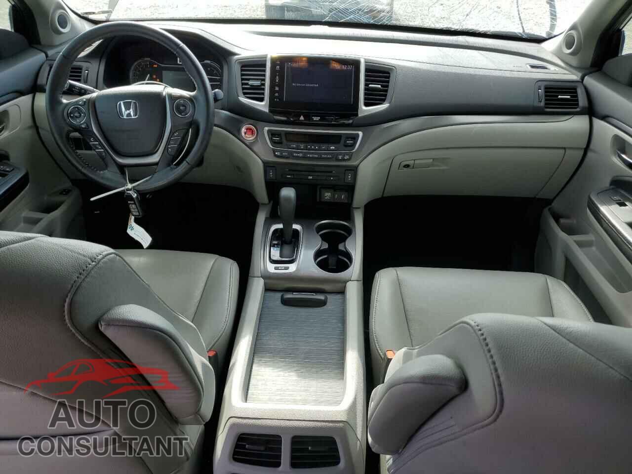 HONDA PILOT 2017 - 5FNYF6H88HB026115