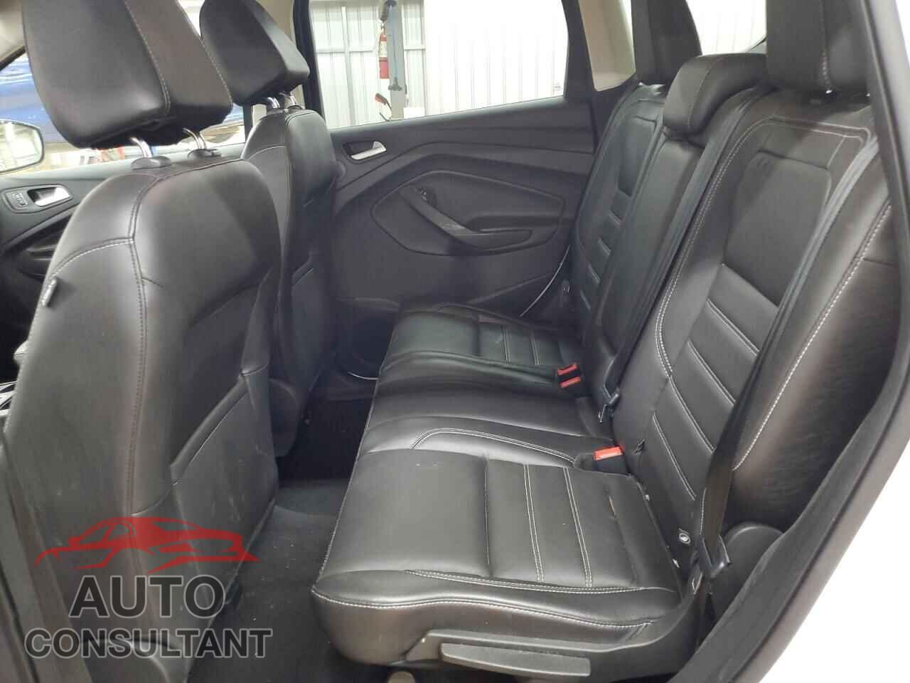 FORD ESCAPE 2017 - 1FMCU0J93HUE90366