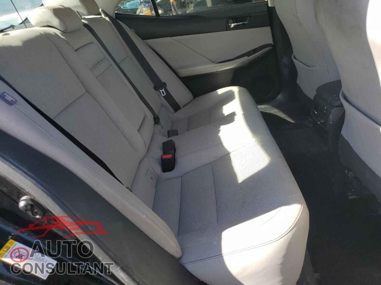 LEXUS IS 2016 - JTHBA1D29G5038247