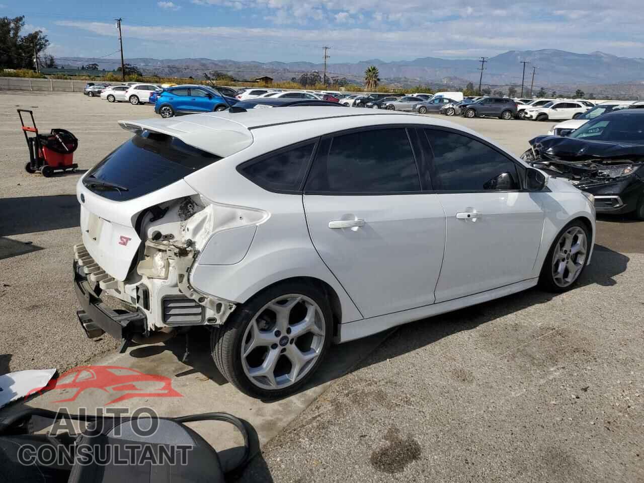 FORD FOCUS 2017 - 1FADP3L9XHL214874