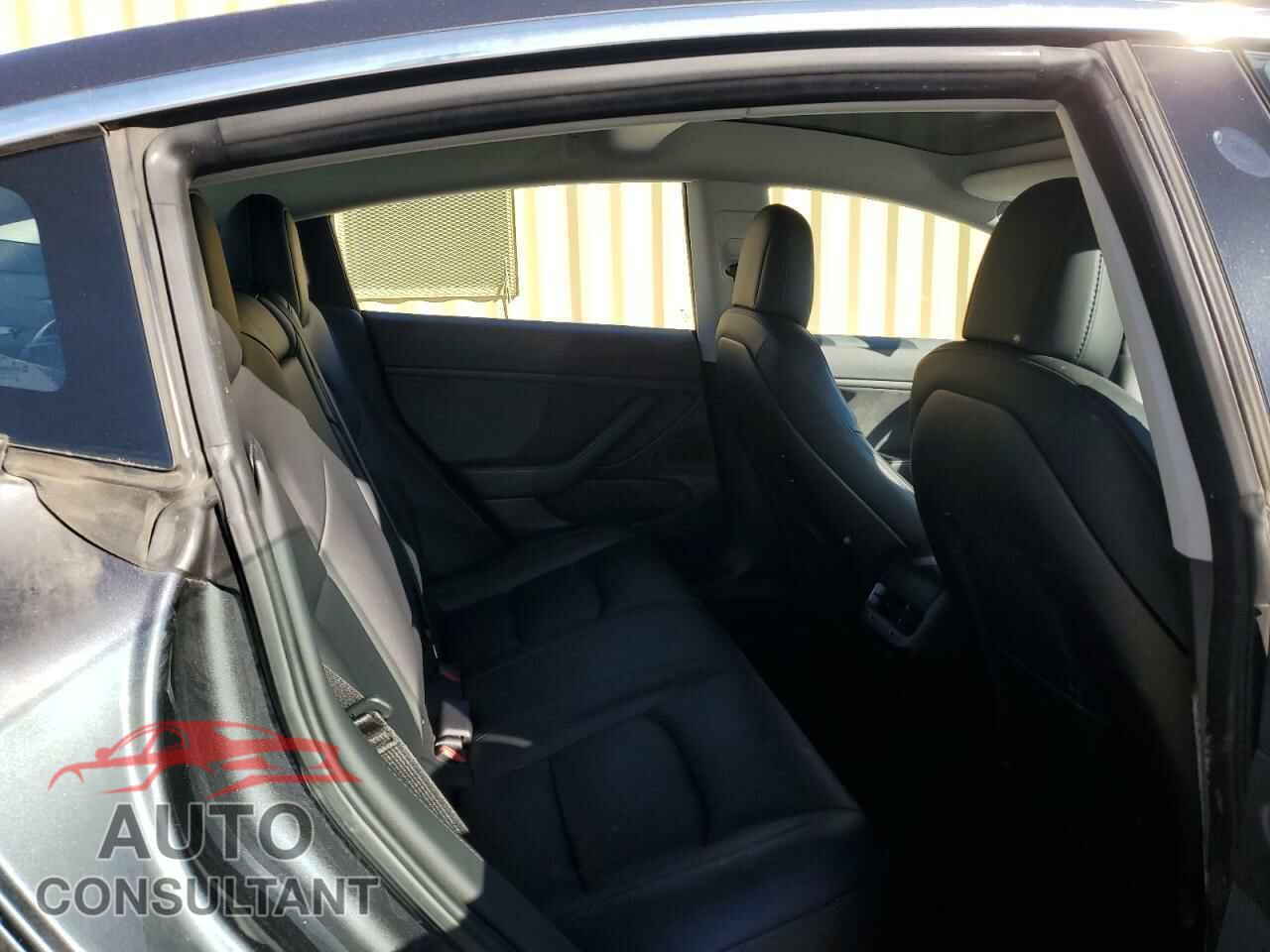 TESLA MODEL 3 2018 - 5YJ3E1EB2JF104023