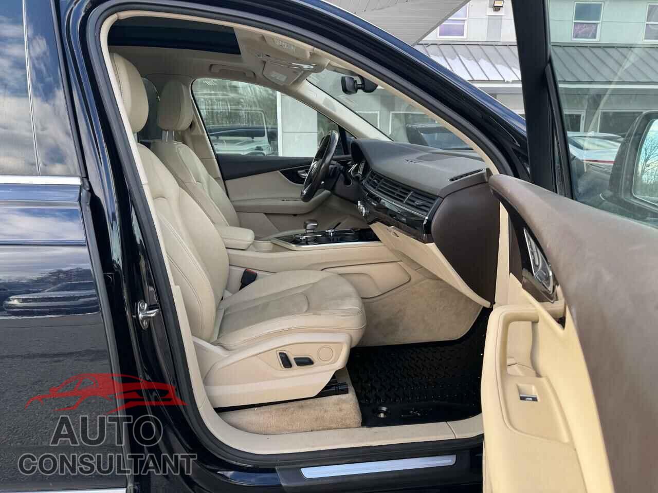 AUDI Q7 2017 - WA1LAAF70HD044633