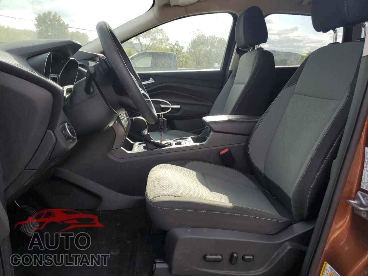 FORD ESCAPE 2017 - 1FMCU0GD6HUB40452