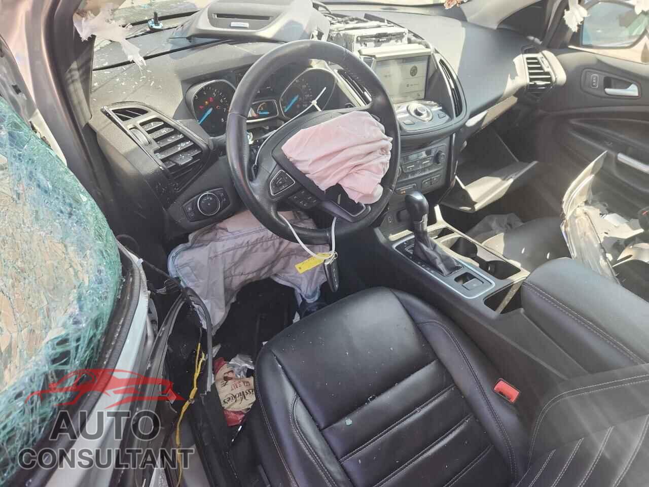 FORD ESCAPE 2017 - 1FMCU9JD6HUC86315