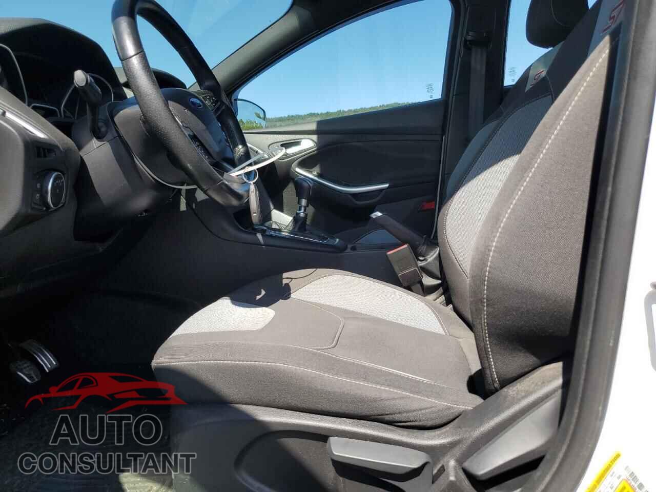 FORD FOCUS 2017 - 1FADP3L9XHL251066