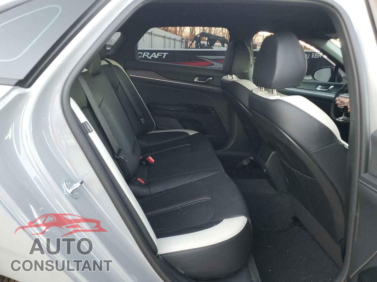KIA K5 2025 - KNAG64J74S5298510