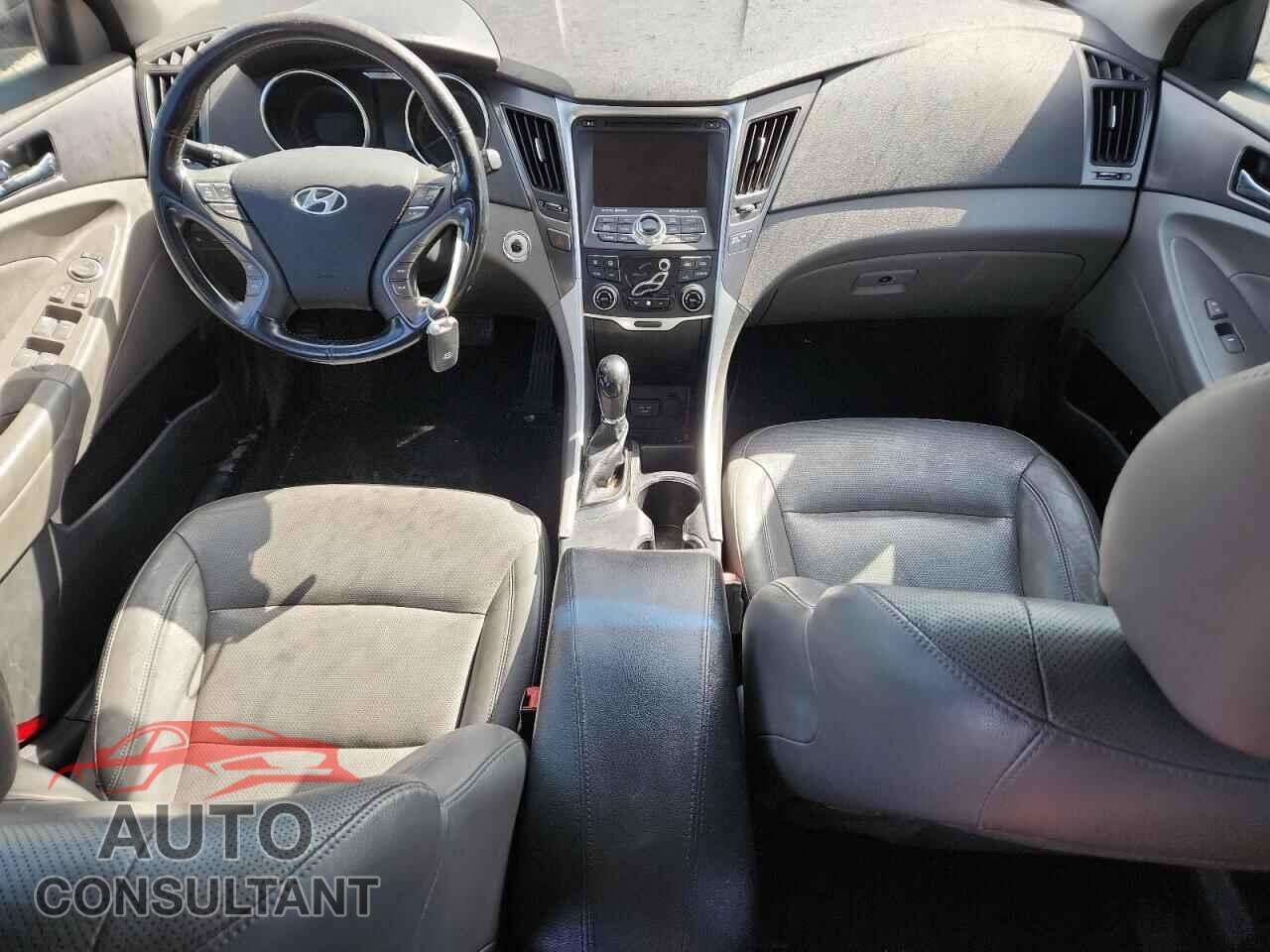 HYUNDAI SONATA 2013 - KMHEC4A47DA100646