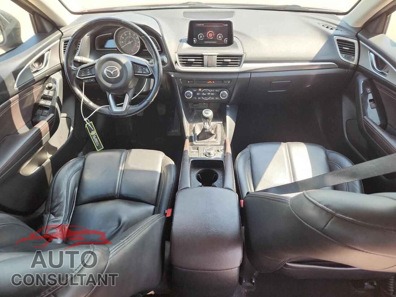 MAZDA 3 2018 - 3MZBN1V37JM238877