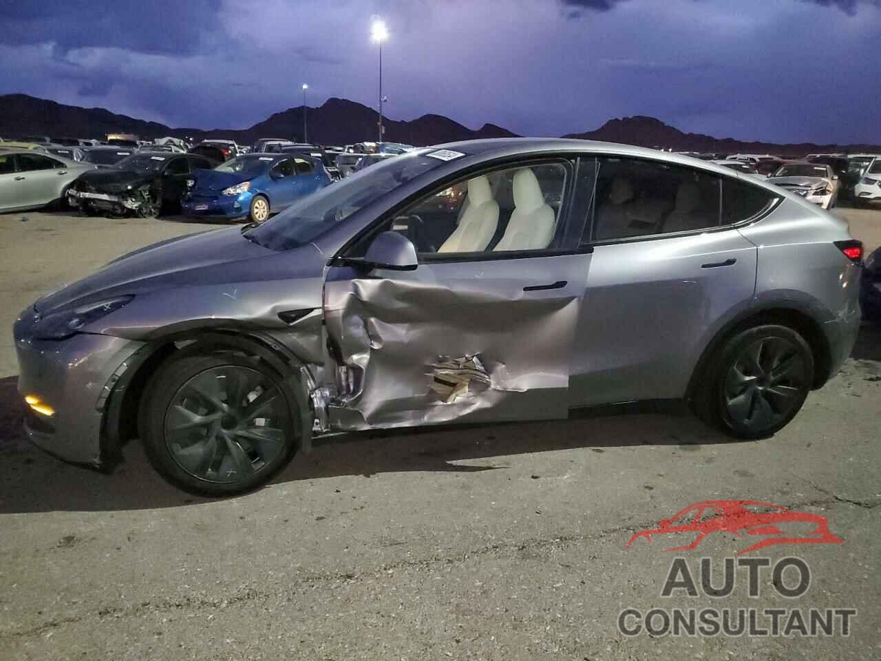 TESLA MODEL Y 2024 - 7SAYGAEE9RF168505