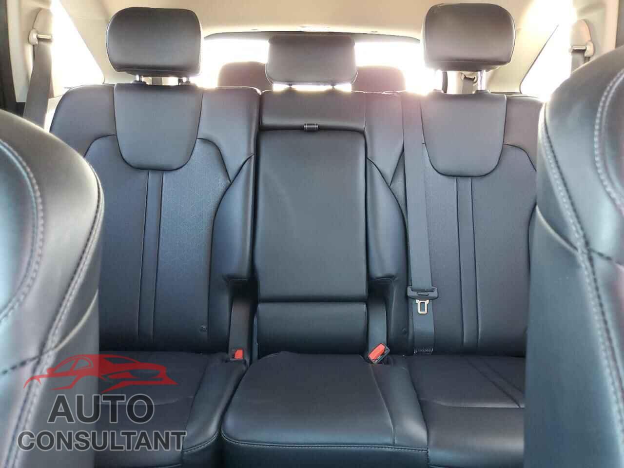 KIA SORENTO 2023 - 5XYRL4LC7PG169920