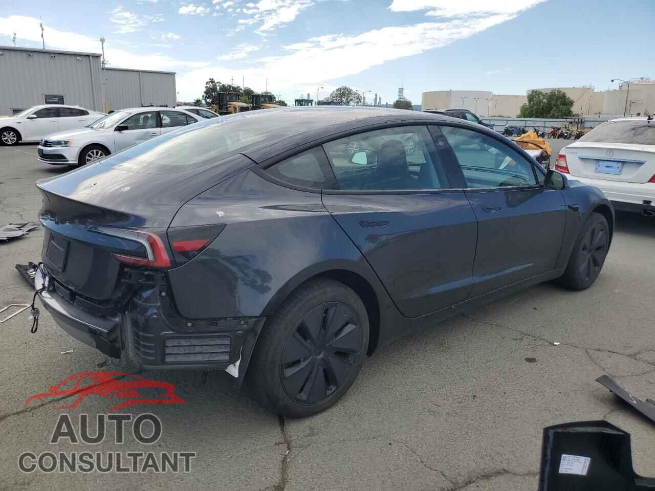 TESLA MODEL 3 2025 - 5YJ3E1EA8SF920940