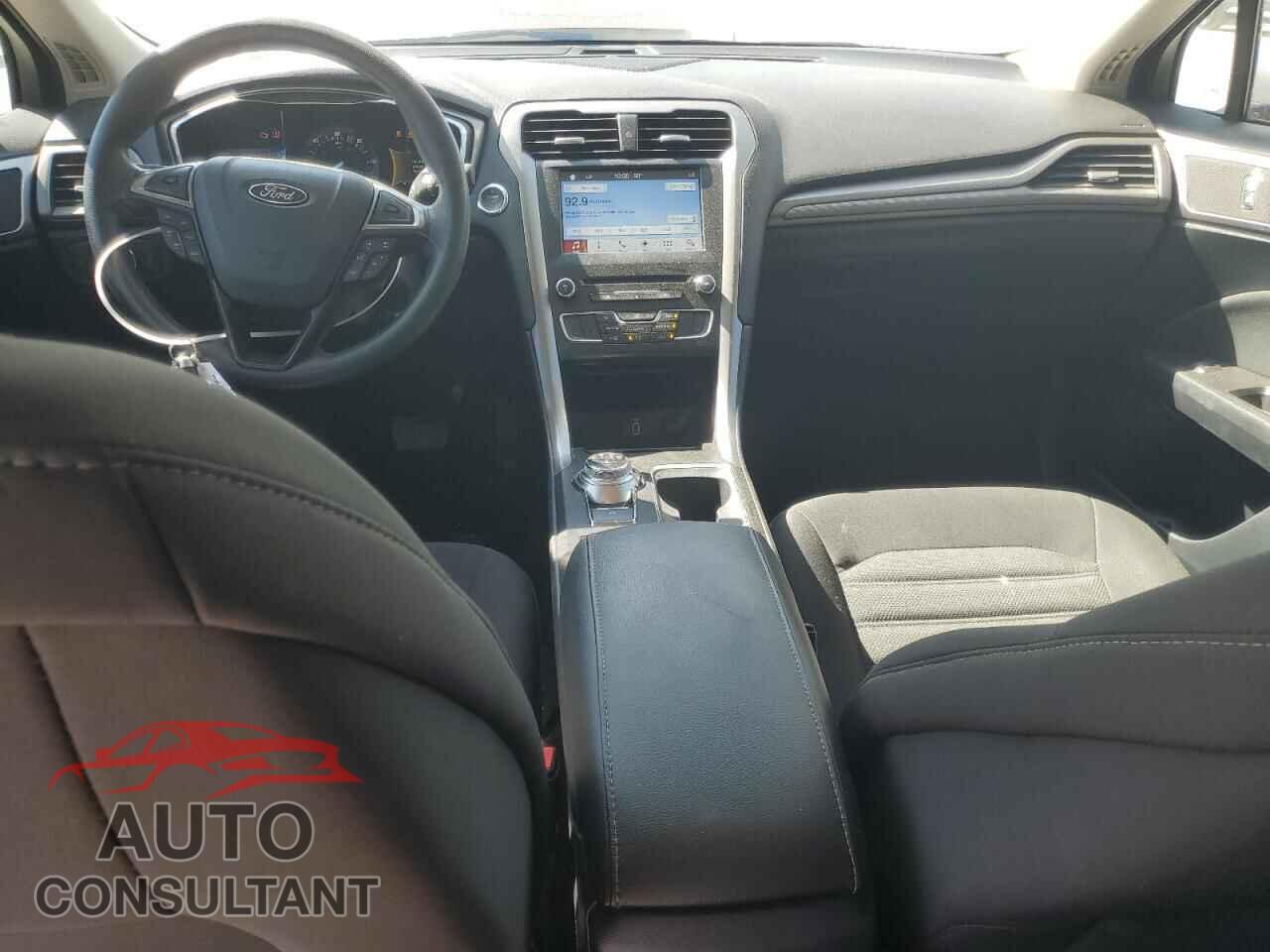 FORD FUSION 2017 - 3FA6P0LU2HR250331