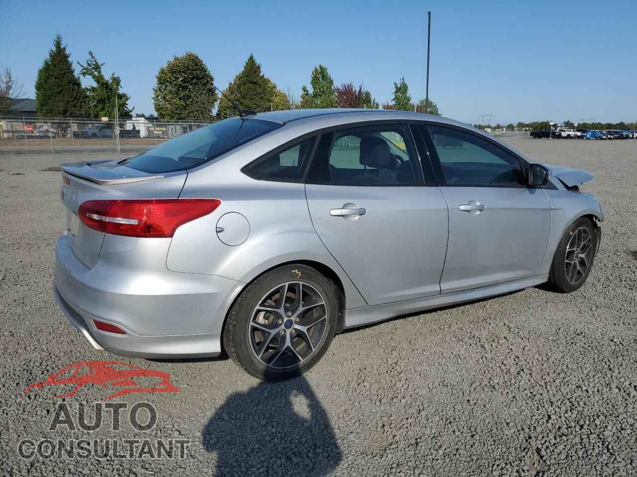 FORD FOCUS 2015 - 1FADP3F23FL300930