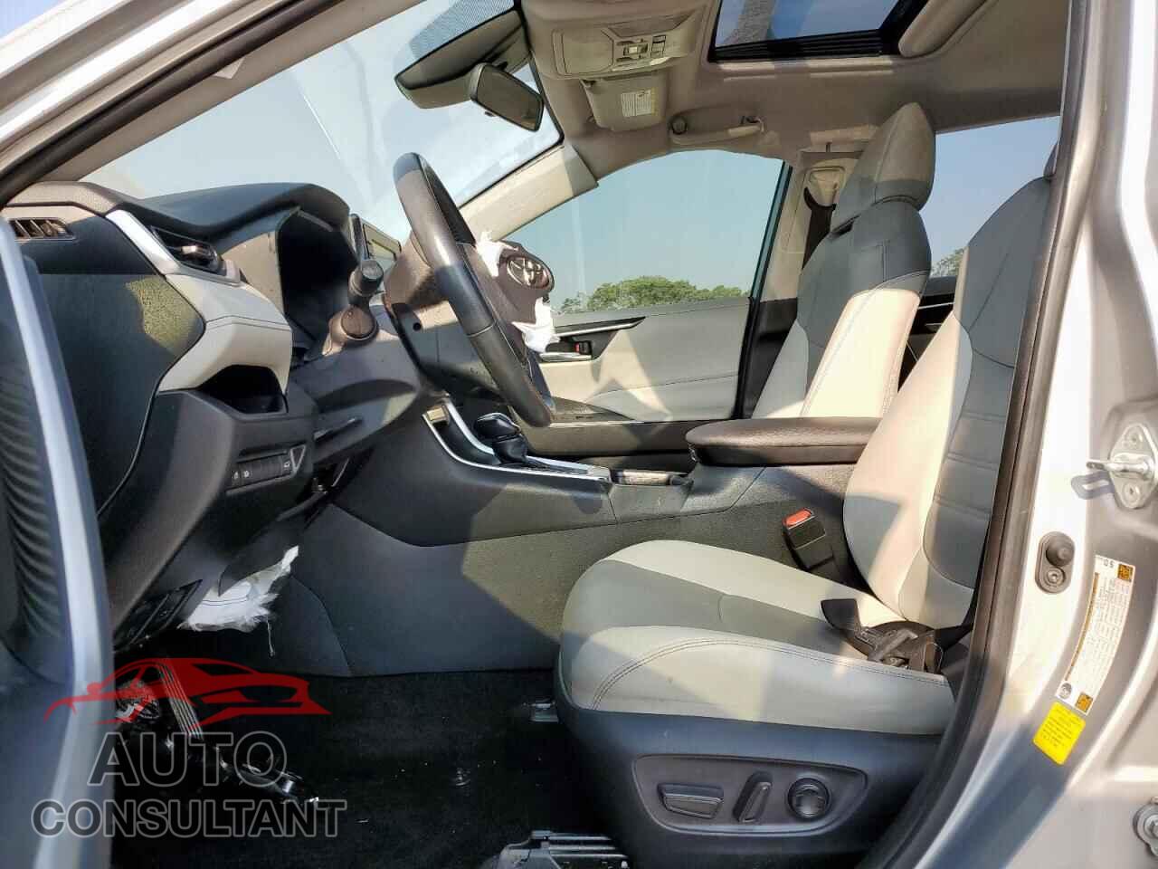 TOYOTA RAV4 2019 - JTMC1RFV7KD040184