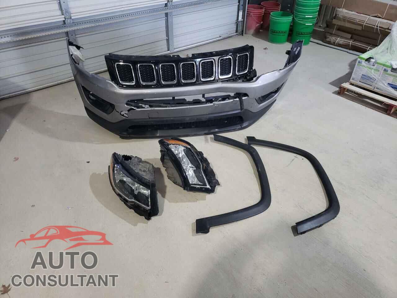 JEEP COMPASS 2018 - 3C4NJCBB4JT318890