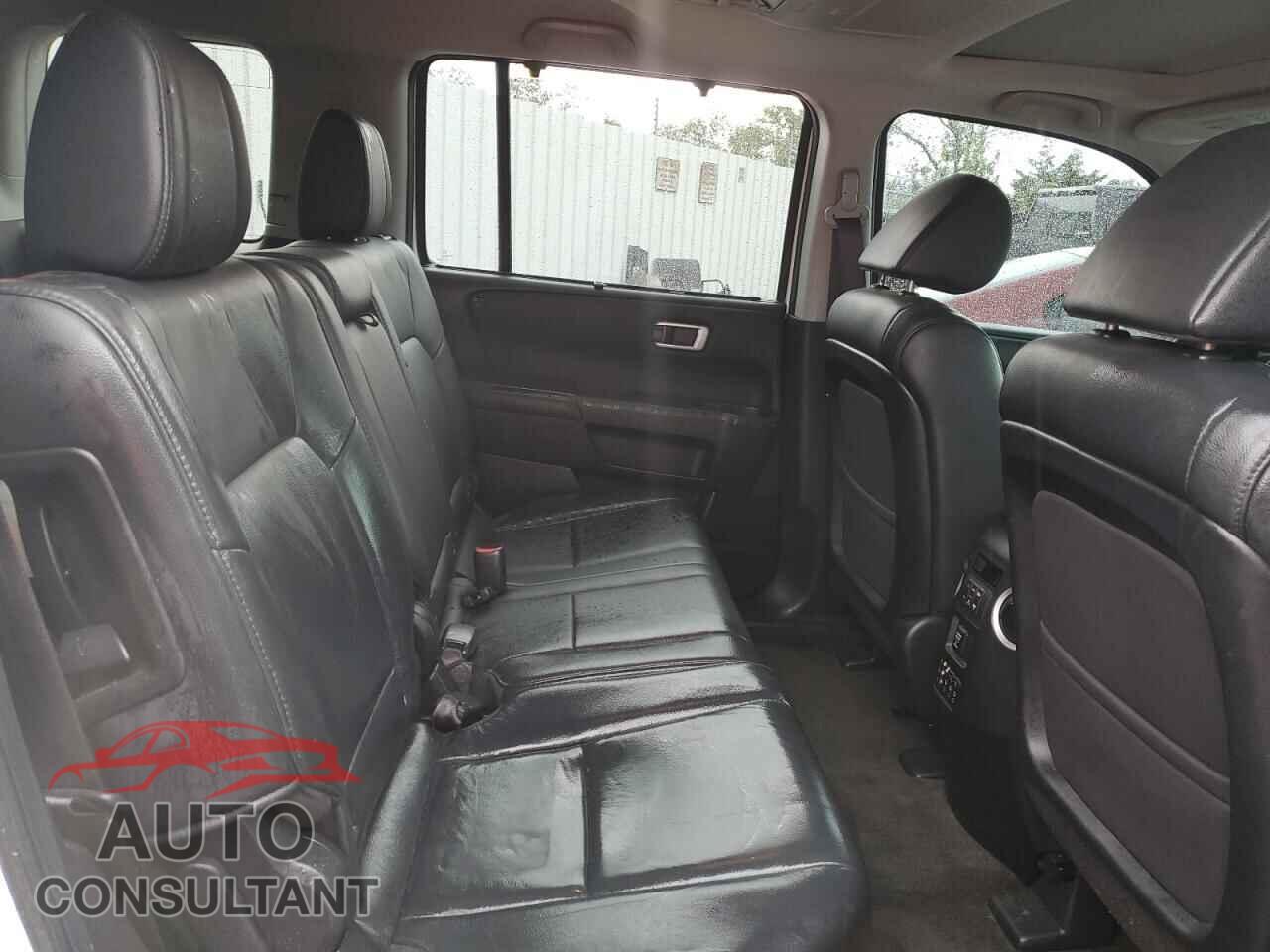 HONDA PILOT 2015 - 5FNYF3H94FB018551