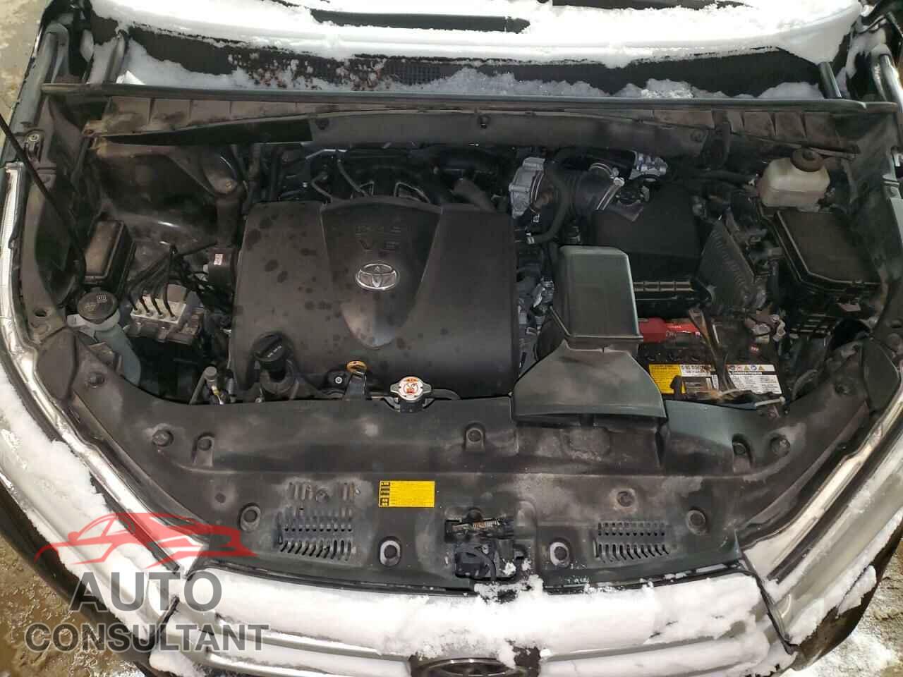 TOYOTA HIGHLANDER 2018 - 5TDJZRFH2JS543649