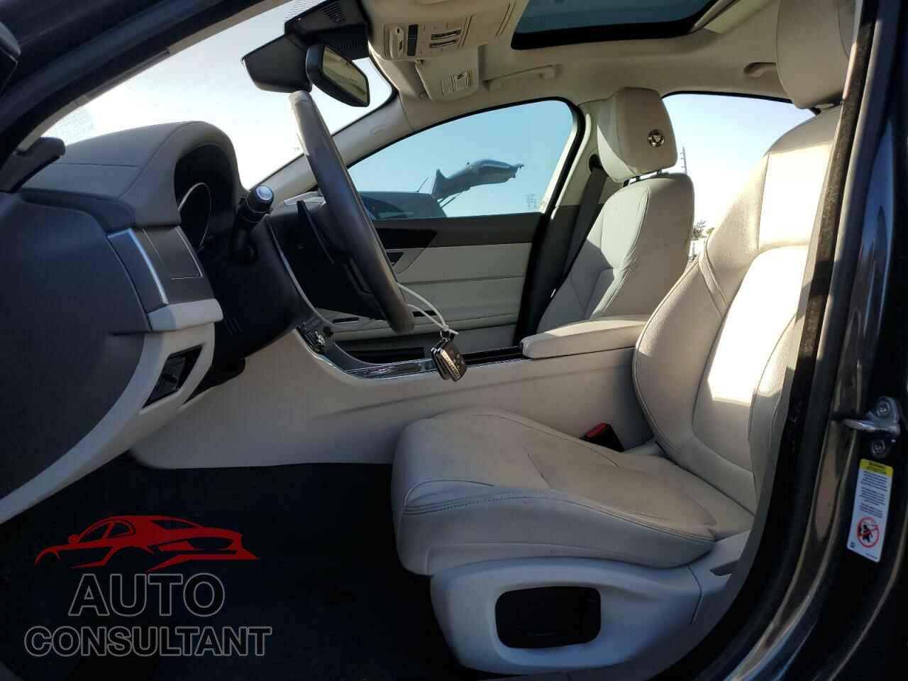 JAGUAR XF 2017 - SAJBD4BV7HCY33657