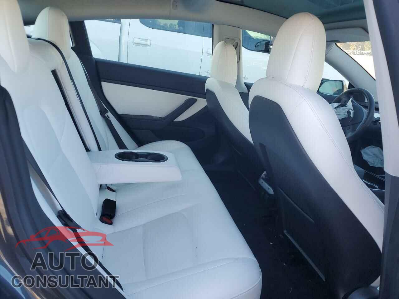 TESLA MODEL 3 2019 - 5YJ3E1EB0KF238384
