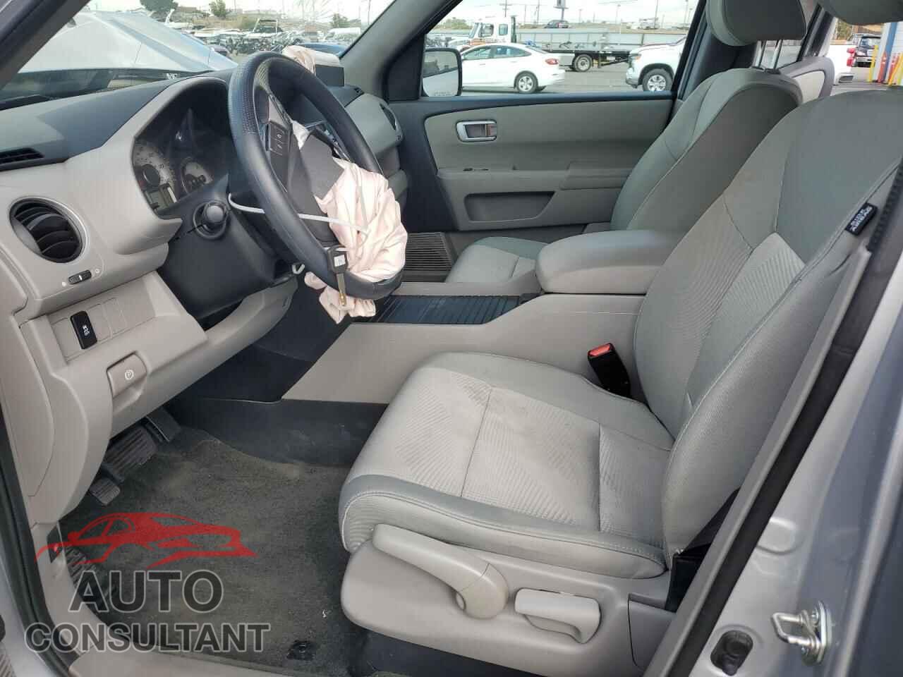 HONDA PILOT 2015 - 5FNYF4H28FB040075