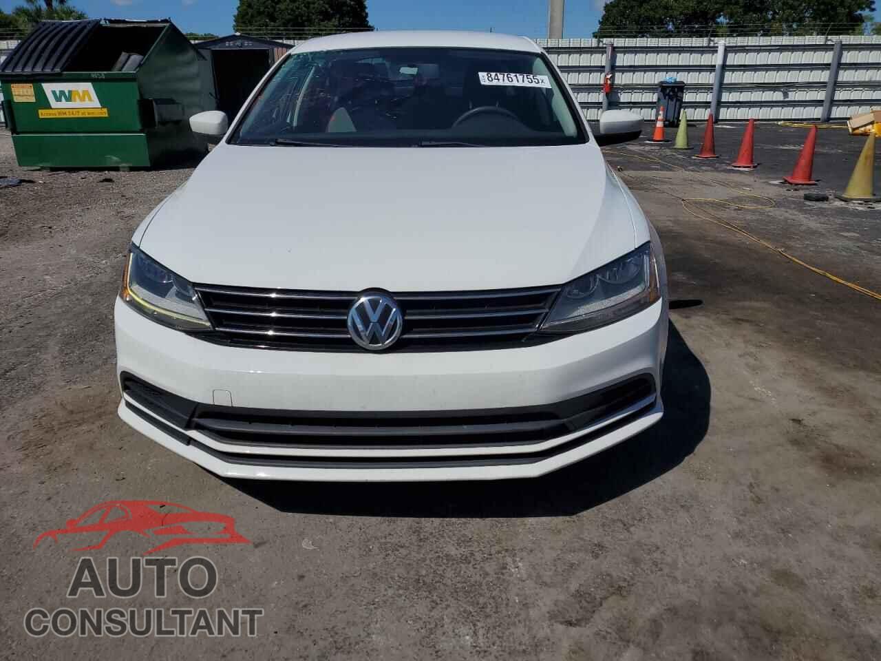 VOLKSWAGEN JETTA 2017 - 3VW2B7AJXHM329152