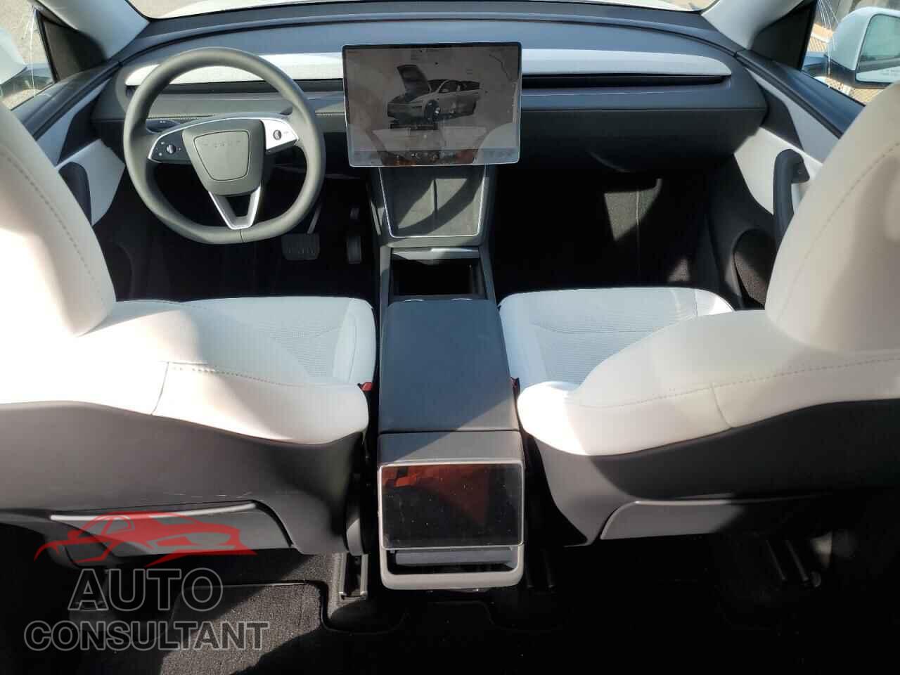TESLA MODEL Y 2026 - 7SAYGDEE5TF410036