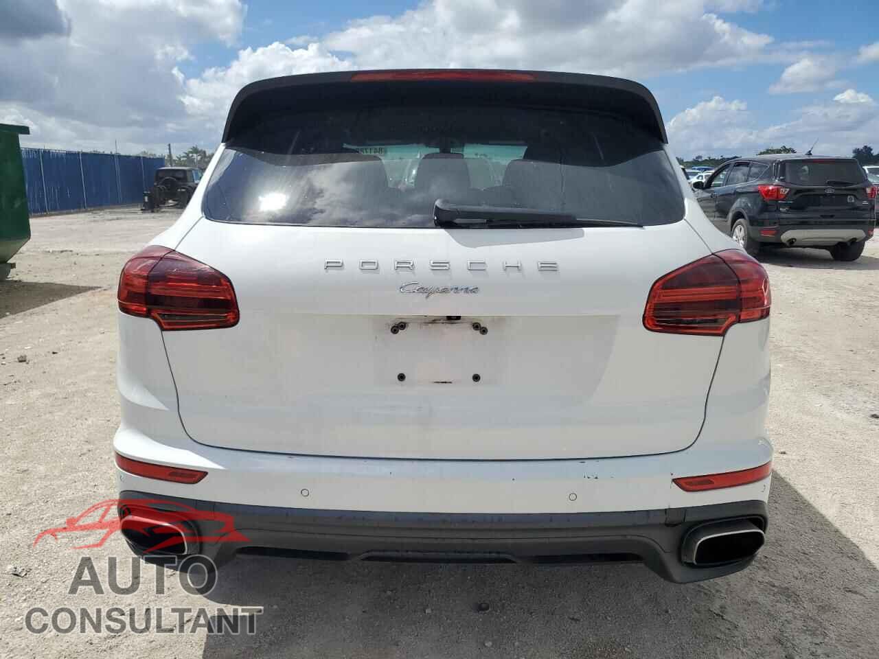 PORSCHE CAYENNE 2016 - WP1AA2A25GKA09884