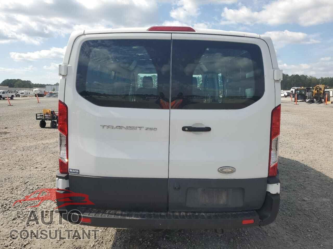 FORD TRANSIT 2019 - 1FTYR1ZMXKKB34865