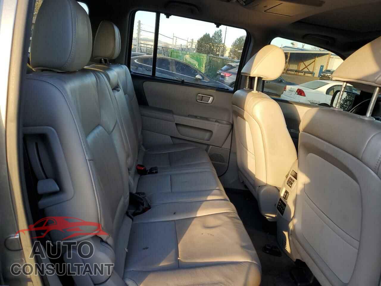 HONDA PILOT 2013 - 5FNYF4H99DB001392