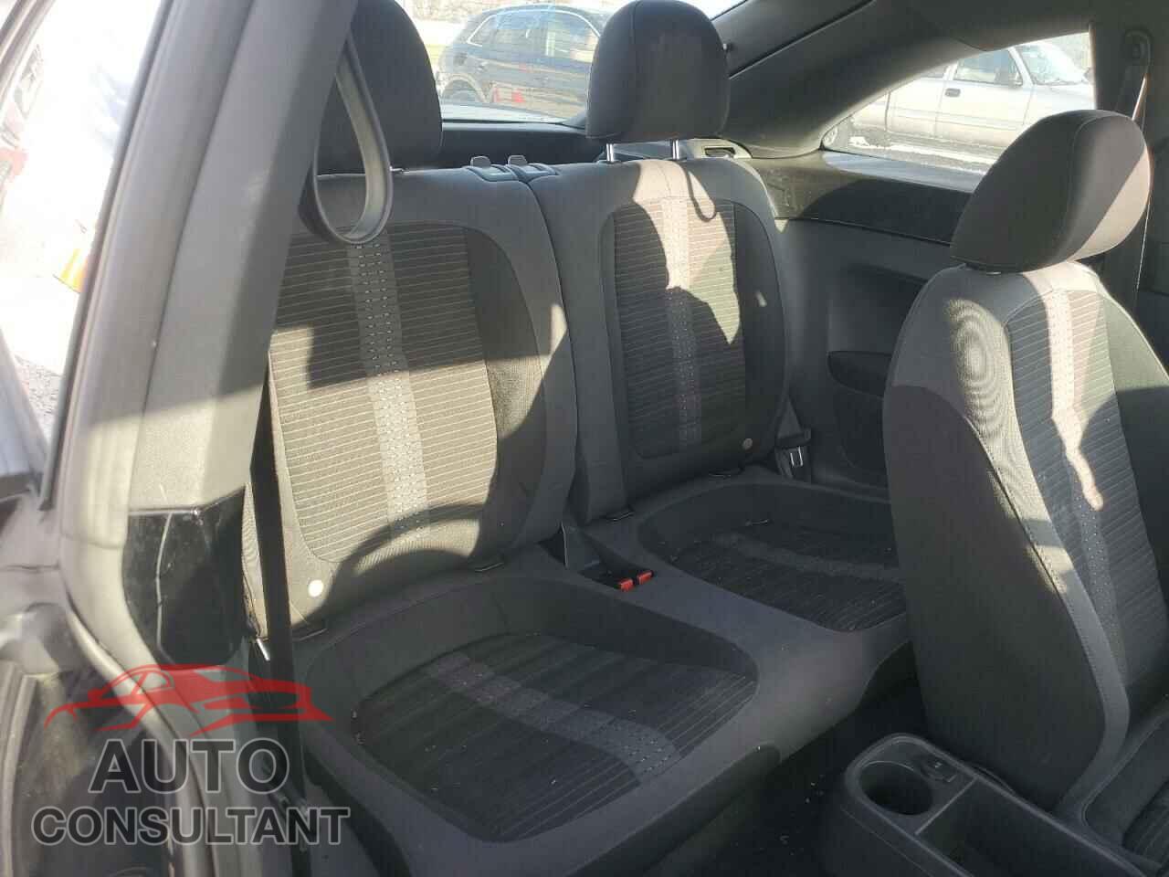 VOLKSWAGEN BEETLE 2012 - 3VWVA7AT1CM618883
