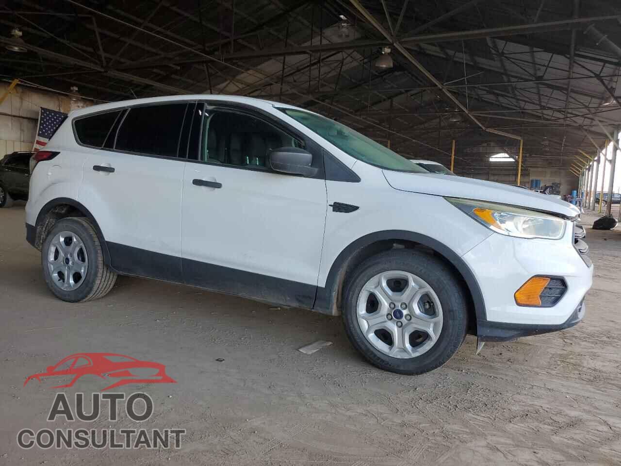 FORD ESCAPE 2017 - 1FMCU0F77HUC98438