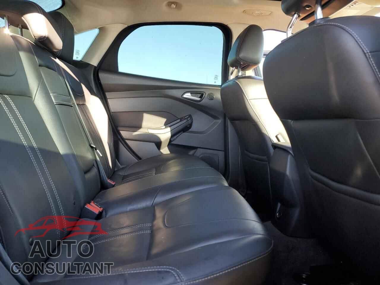 FORD FOCUS 2012 - 1FAHP3J24CL105164