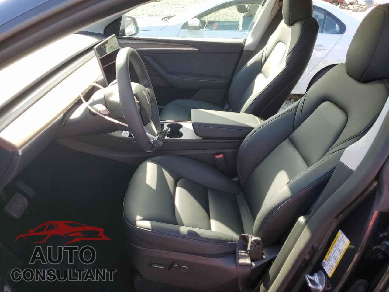 TESLA MODEL Y 2024 - 7SAYGDEE7RF031287