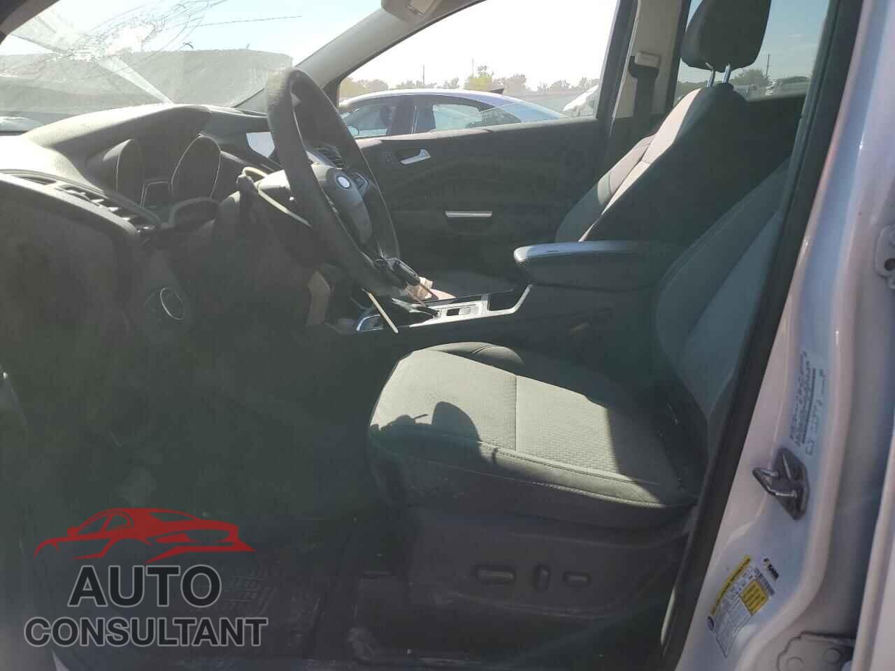 FORD ESCAPE 2017 - 1FMCU9GD9HUD02241