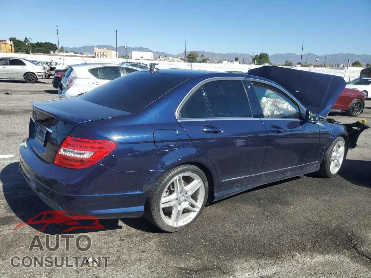 MERCEDES-BENZ C-CLASS 2013 - WDDGF4HB3DR268185