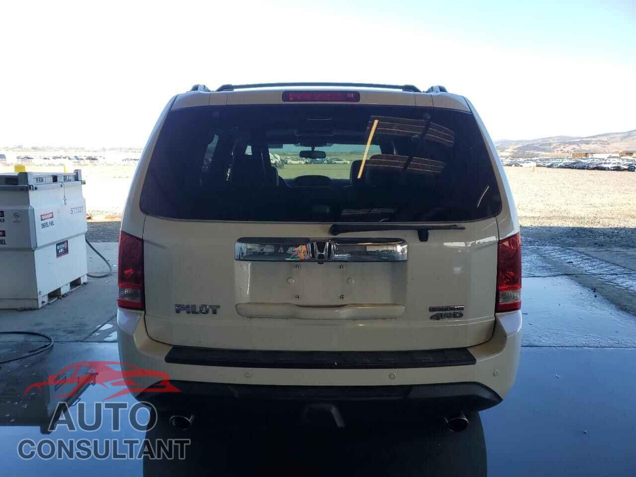HONDA PILOT 2015 - 5FNYF4H96FB038581
