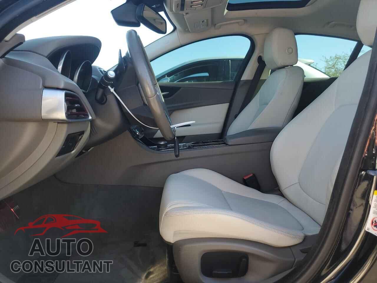 JAGUAR XE 2017 - SAJAJ4BV8HCP14987