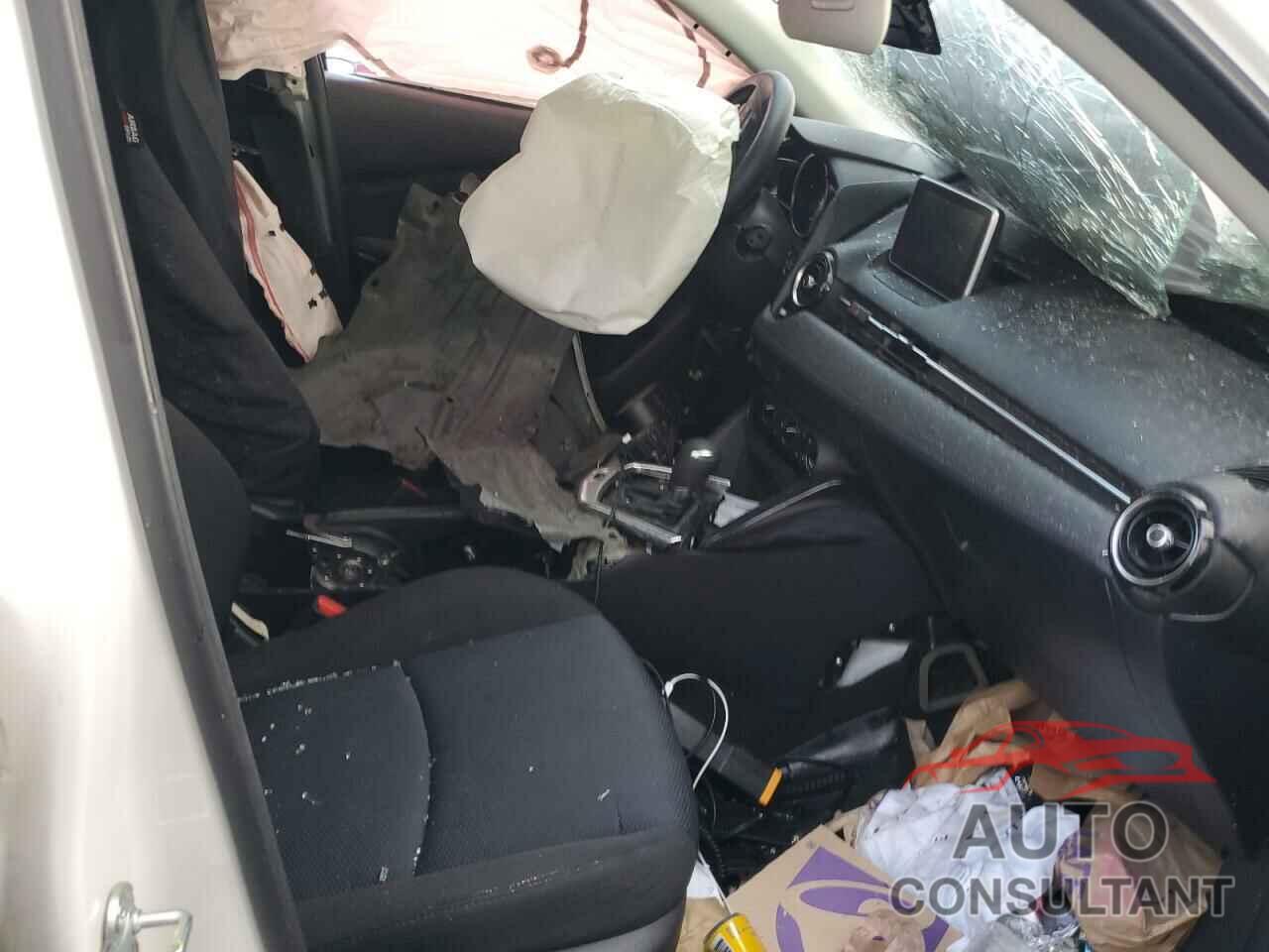 TOYOTA YARIS 2018 - 3MYDLBYV4JY326977