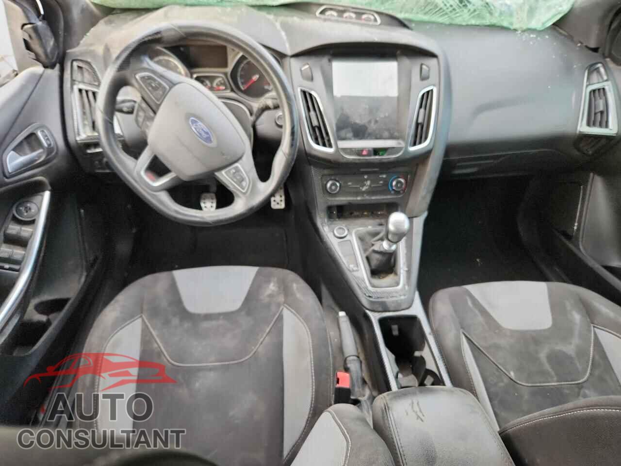 FORD FOCUS 2017 - 1FADP3L97HL319565